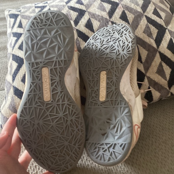 I am so Nike women’s size shoes, size 8 Good condition. - Picture 2 of 5